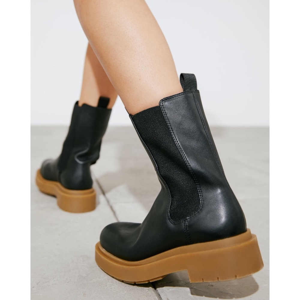 H&M Platform Chelsea Boot - Picture 4 of 16